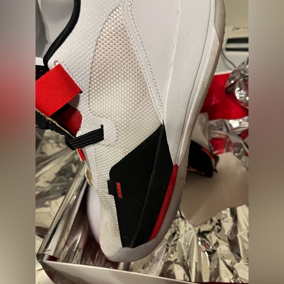 JORDAN XXXIII 12 White Metalic gold black mens 10 main image 6